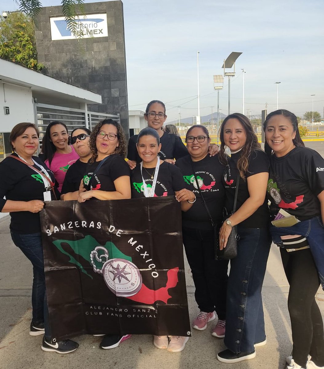 Dulcesitagovea's tweet photo. Gracias @AlejandroSanz por hacerme tan feliz  🥰 https://t.co/pPvpaET4ZC