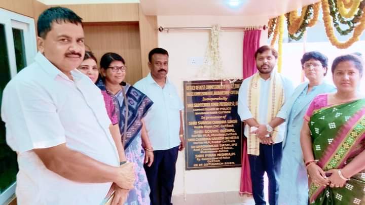 BiswalSouvic's tweet photo. ଅନ୍ୟାନ୍ୟ ବରିଷ୍ଠ ଆରକ୍ଷୀ ଅଧିକାରୀ ବୃନ୍ଦ, ଅଧିକ୍ଷକ, ବାହିନୀ, ସଜ୍ଜନ ମଣ୍ଡଳୀ, କର୍ପୋରେଟର ଗଣ, ମୁରବୀ, ପ୍ରତିନିଧି, ଗୁରୁଜନ, ବୁଦ୍ଧିଜୀବୀ ଓ ଅନ୍ୟାନ୍ୟ ମାନ୍ୟଗଣ୍ୟ ଅତିଥି ପ୍ରମୁଖ ଉପସ୍ଥିତ ଥିଲେ। ସମସ୍ତଙ୍କୁ ହୃଦୟରୁ ଅଶେଷ ଧନ୍ୟବାଦ୍ ଜଣାଉଛି।🙏🏻
#DevelopmentWorksInCuttack 👏 #Odisha 💐
#TransformingCuttack👮 https://t.co/mizyMTWIpb