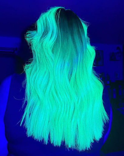 manicpanicnyc's tweet photo. 💚Why not get your St. Patrick’s vibes started early with UV reactive green hair? ☘️
📸: @jesdoeshair_
Shop #ElectricLizard now @walmart ☘️ https://t.co/GpR2V9JEe0