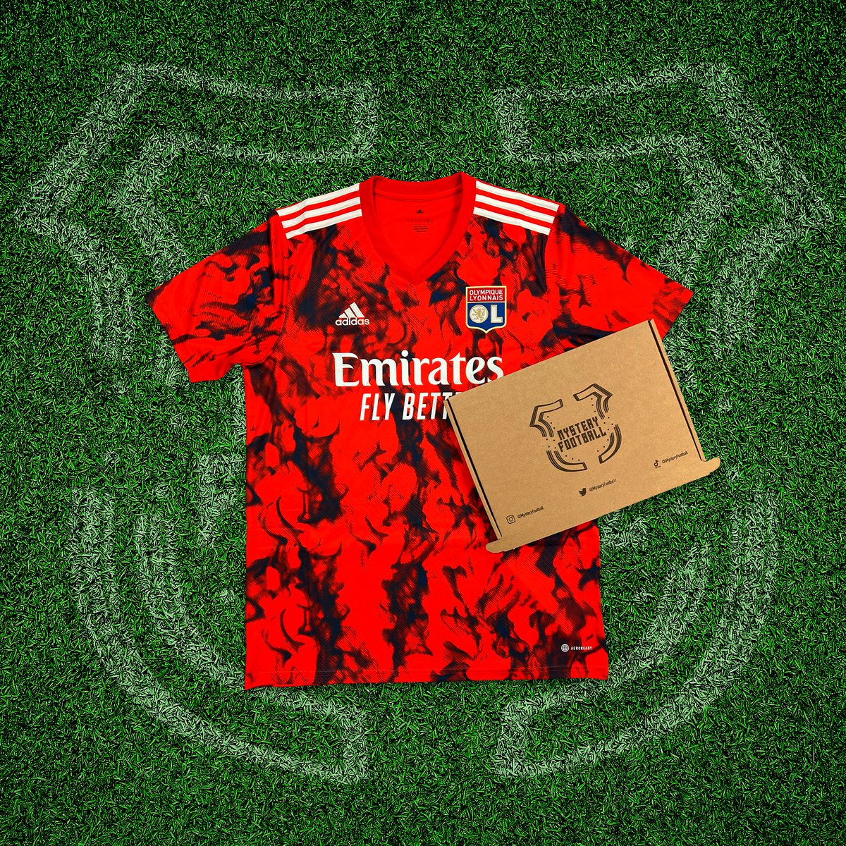 mysteryfootball's tweet photo. If Mo Salah or Marcus Rashford score today, we will give away a Mystery Football shirt to one lucky follower! 🔴

To enter: 
1️⃣ RT this tweet
🤝 Follow us

Good luck! 🤞🏻 https://t.co/69oFaW0Dzd