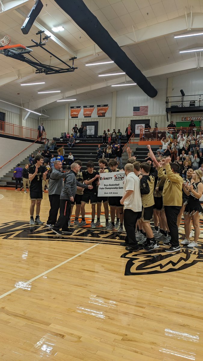 hmcilvain2's tweet photo. Class 3A boys semifinals

🏀 Manila back in finals for the first time in 13 years behind hot shooting. @RexFarmer8 set tone with efficiency
📰 story: https://t.co/WpAfmAtSkU
🏀 @BrysonBauer stepped up in a big way to help Bergman make finals
📰 story: attached
#PrepRally #ARpreps https://t.co/P9HZfBpVAe