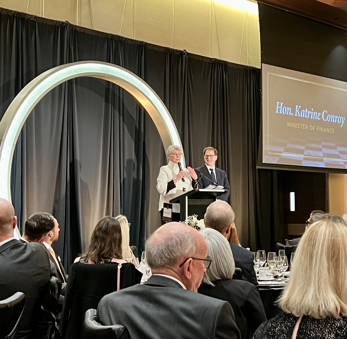 Thank you <a href="/sophielui/">Sophie "I used to have a check mark" Lui | 呂婉謀</a> <a href="/FredAboutTown/">Fred Lee</a> for hosting Vancouver’s Kidney community for an amazing ‘23 Kidney Gala in support of <a href="/KidneyBCY/">kidneybcy</a>! We were honoured to share our journey 💕 to raise awareness of the importance of kidney donation. DYK 4 mil Cdns struggle w/ kidney disease?