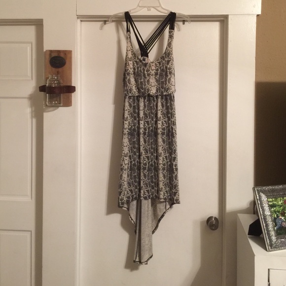 PhoenixGravy's tweet photo. So good I had to share! Check out all the items I'm loving on @Poshmarkapp #poshmark #fashion #style #shopmycloset #anntaylor: https://t.co/39jW4r4iU8 https://t.co/JxuKerWL0H