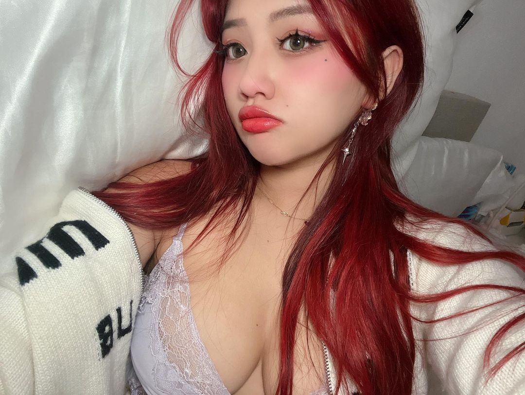 I want someone accompany me on bed 🥺