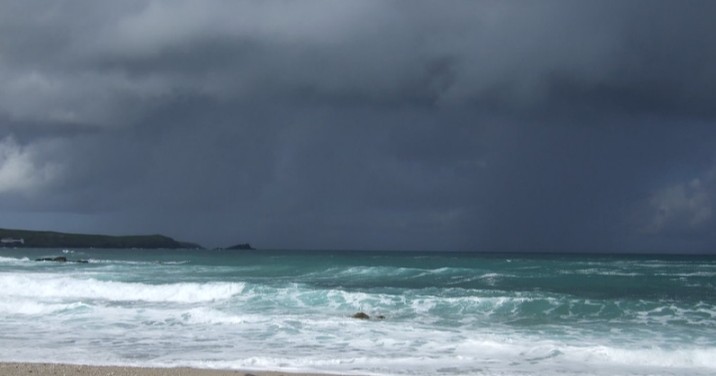 It's looking rather feisty out there this afternoon! ☁️🌊 #goodafternoon #Cornwall #Kernow #StormHour #Weathercloud #stpiransday #ocean #lovewhereyoulive #Cornish #sundayvibes #weekendvibes