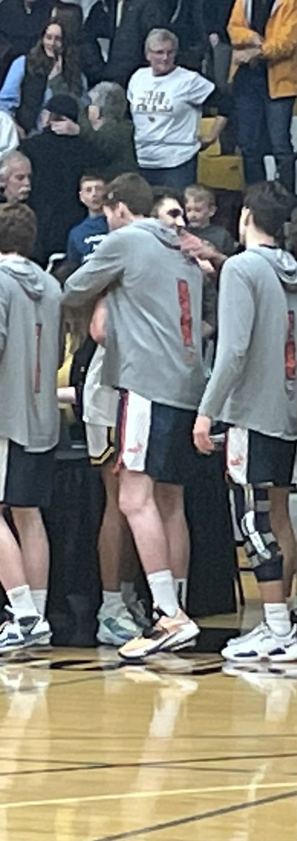 BataviaBBBall's tweet image. Last night 2 Bulldogs squared off in the 2nd round of the NCAA D 3 tournament. Devin Cheaney ‘20 (Hope College) played Eric Peterson ‘18 (Wisconsin Oshkosh). Great game with Oshkosh getting a 1pt win. Great to see both guys. @d_cheanz40 @epete11_ @UWOMBB @Hope_Basketball