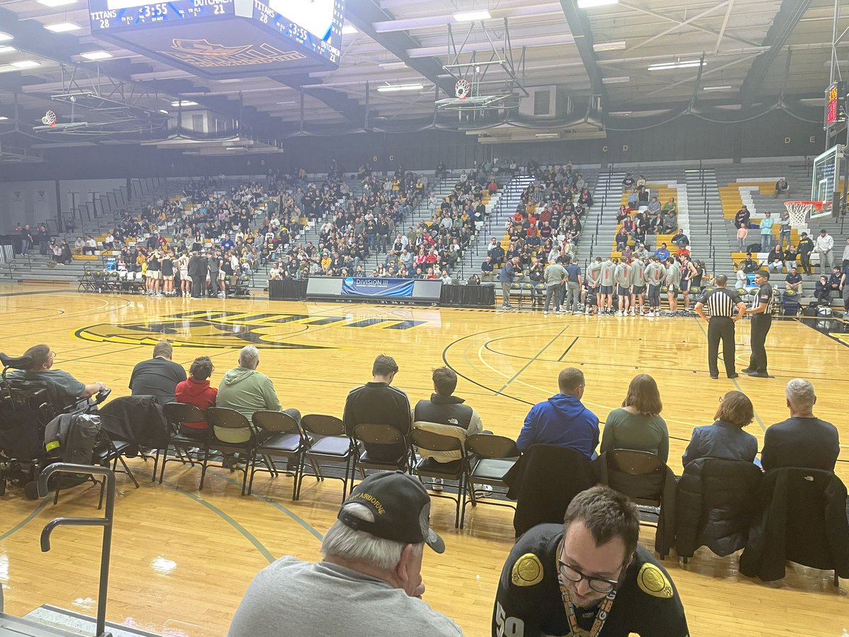 BataviaBBBall's tweet image. Last night 2 Bulldogs squared off in the 2nd round of the NCAA D 3 tournament. Devin Cheaney ‘20 (Hope College) played Eric Peterson ‘18 (Wisconsin Oshkosh). Great game with Oshkosh getting a 1pt win. Great to see both guys. @d_cheanz40 @epete11_ @UWOMBB @Hope_Basketball