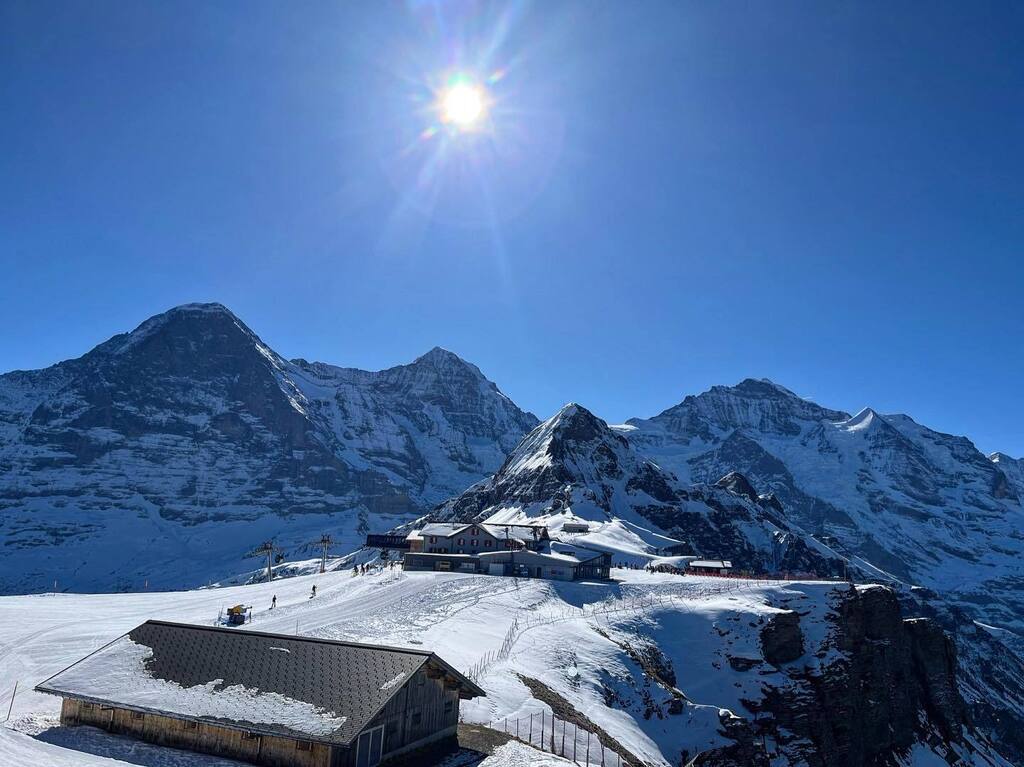 HirschenWengen's tweet photo. Stunning weather today. Great to be back.
#wengen #jungfrauregion #eiger #switzerland #suisse #schweiz #skiinskiout #ski #skiing #snow #snowboarding #piste #learntoski #learntosnowboard #skichalet #mountains #hiking #walking #cycling #canyoning #raftin… https://t.co/bDyqaw6QFk https://t.co/DwYkRdVkDR