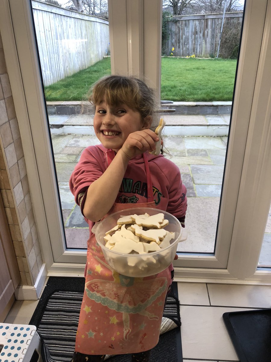 CatherineHewins's tweet image. @Year4BC not great weather so A chose to bake #youngbaker #cupcakes #cookies #eastertheme