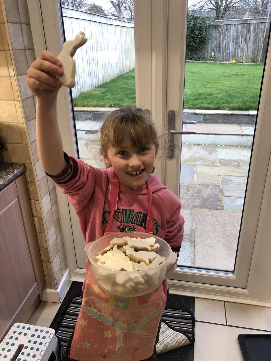 CatherineHewins's tweet image. @Year4BC not great weather so A chose to bake #youngbaker #cupcakes #cookies #eastertheme
