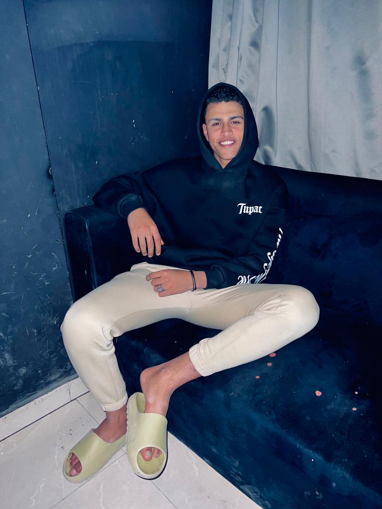 انا افضل مما تظن واسوء مما تتخيل فلا تظن ولا تتخيل.🖤