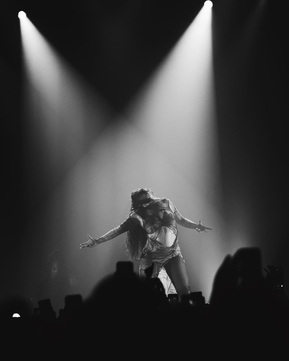 LaurenJauregui's tweet photo. Obrigadaaa São Paulo😭🥰 eu te amo muito muito muito!!! thank you for your beautiful energy and for singing every single word to every single song😭 you made my heart smile so big. I LOVE YOU https://t.co/fDO3jySOEK