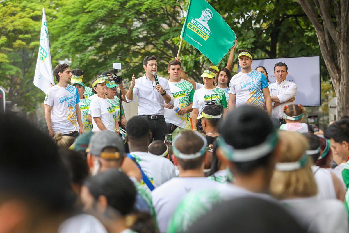 estebanrestre's tweet photo. Yo estoy acá porque amo a Antioquia 💚, quiero seguir enalteciendo el valor de ser antioqueños y por eso esta carrera decidí correrla al lado de todos ustedes. Hoy anuncio mi precandidatura para la Gobernación de Antioquia, juntos podremos cambiar la historia de nuestro departamento.