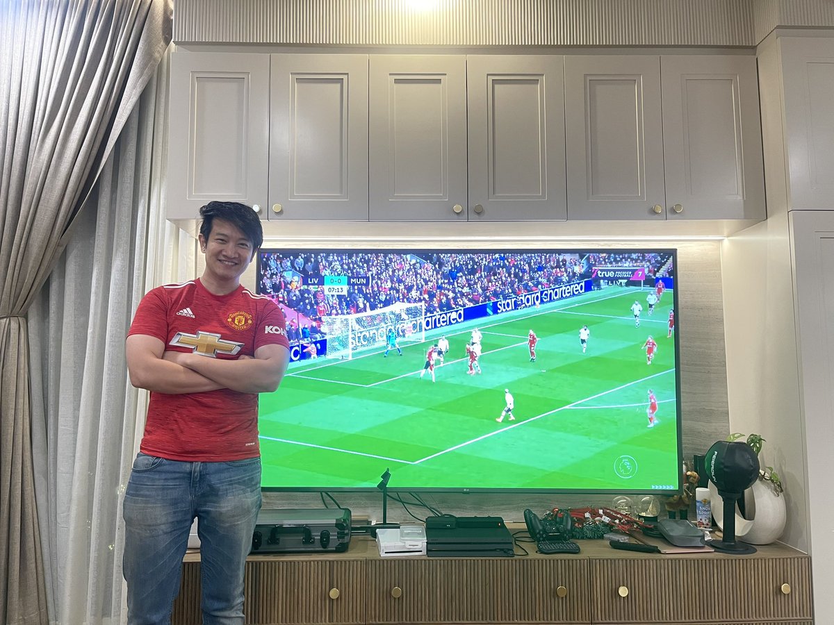 Joeaf4's tweet photo. โดนบังคับเชียร์ แมนยูปู้นๆ 😂😂😂 #แดงเดือด https://t.co/22C7oTG6Pw