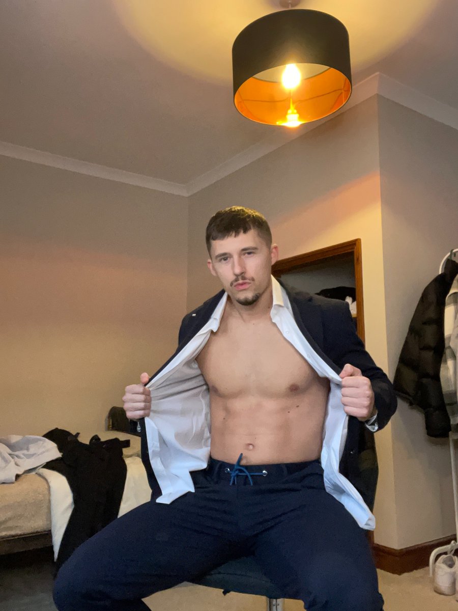 Chris OnlyFans 🍆 Top 0.08% on Twitter: "so hot in here🥵😩"