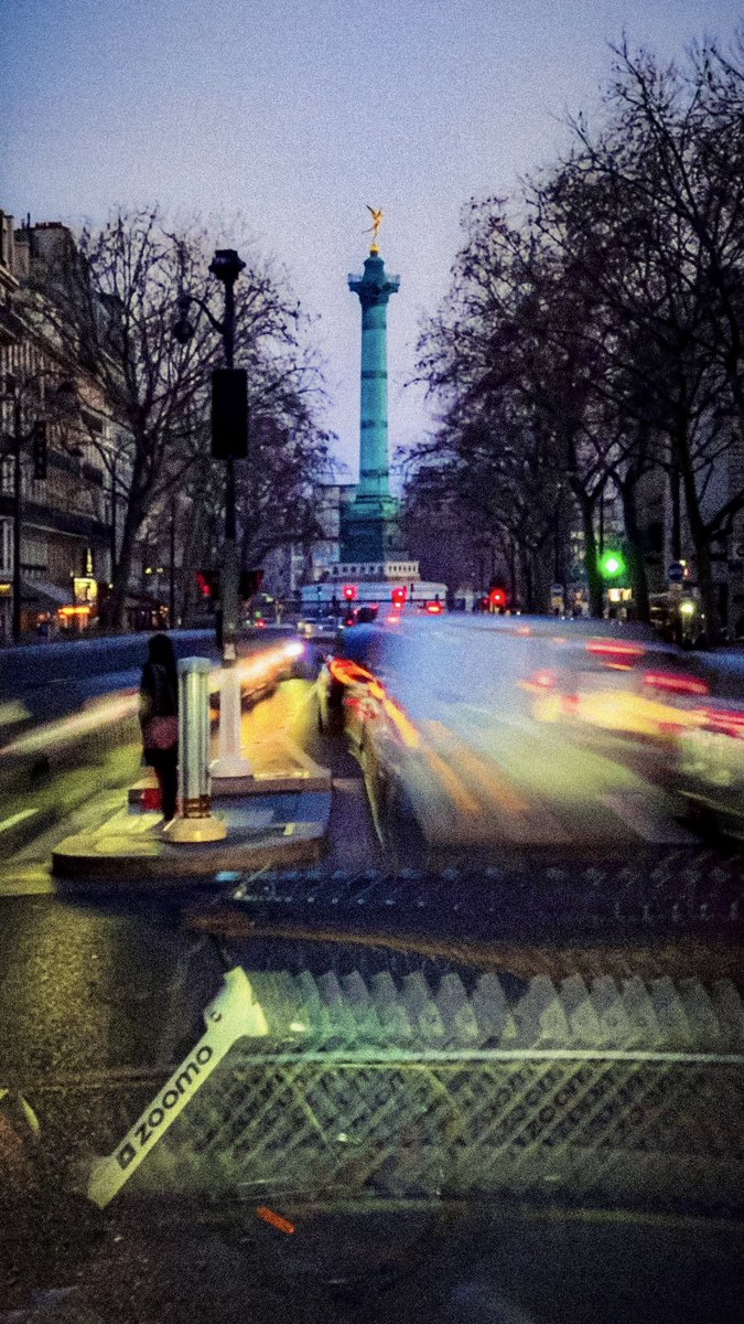 Bastille Long Expo on Iphone 📱 
.
#bastille #longexpo #lightroom #mobilephotography #Paris #streetphoto #streetphotographer #streetphotography