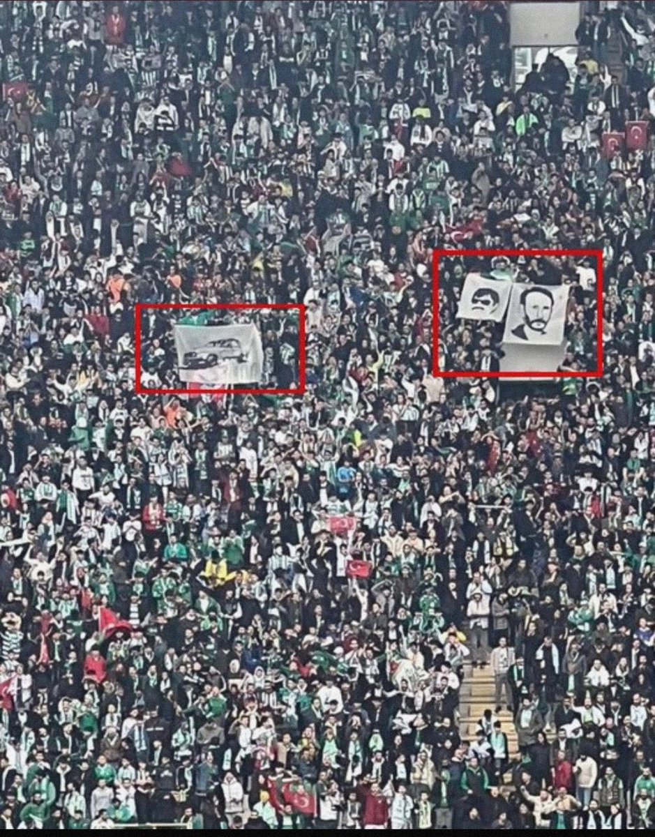 Dün gece kaldıkları otelde bu sabah da futbol sahasında Amed Spor'a yapılan ırkçı ve faşist saldırıları kabul etmiyor;bu faşizme seyirci kalan herkesi istifaya çağırıyoruz. 
#Amedsporyalnızdeğildir