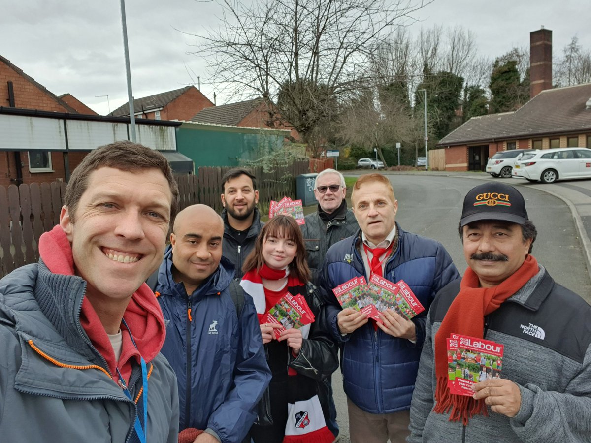 Fantastic time talking to residents this afternoon on the #labourdoorstep.

Special thanks to Noor Zaman for your warm hospitality with tea and biscuits for #teamlabour this afternoon. 😋