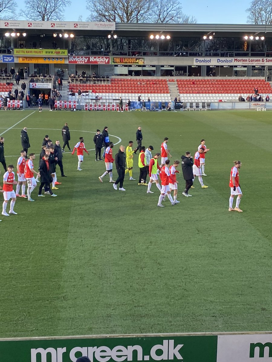 kristianskytt's tweet photo. Kønt var det ikke, men de tre point luner gevaldigt på en kold dag. Jeg har svært ved at se, at det glipper nu. #vejleb #vbven #nordicbetligaen https://t.co/gBu8R7T9n4