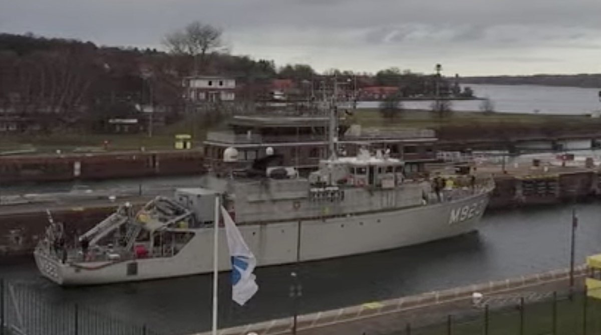 WarshipCam's tweet photo. Belgian Navy Tripartite-class minehunters BNS Primula (M924) and BNS Narcis (M923) in the Kiel Locks on the Kiel Canal- March 5, 2023 #bnsnarcis #m923 #bnsprimula #m924
SRC: webcam https://t.co/aKVHWXX1IX