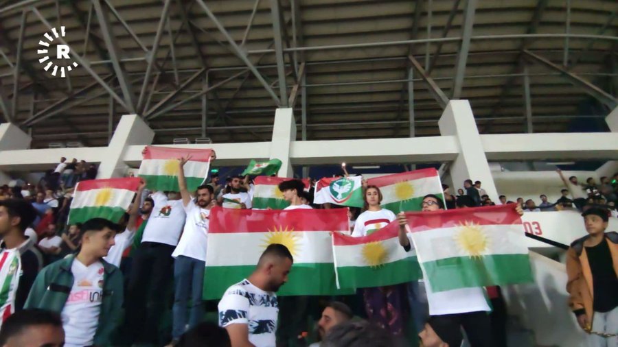 ergin_ksky's tweet photo. @mengi_anil @nutspor İyi araştıramamışsın , birde ilk yarıdaki maçı ve maç sonunu araştır , jiletle maça çıkan futbolcu , askeri araçlarla hava alanına götürülen futbolcular , çanlı maç yayınını tehtitle yayınlatmayan kulüp başkanı vs vs , bu olayların sebebi bunlardır https://t.co/TDuxJhsdSD
