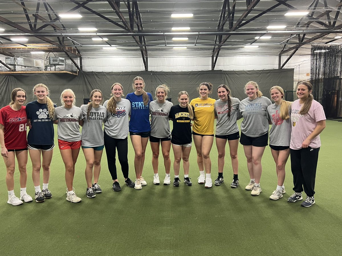 This year’s Seniors….their final indoor practice!  Can’t wait to see what they are going to do at the next level❤️❤️
Then, our final team pic for the winter!  If they look exhausted it’s because they got zero sleep, ate a small fortune in breakfast food and had practice!!!  😂😂