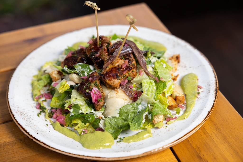jaguarestaurant's tweet photo. #IYKYK Chicken Adobo Thighs over our Caesar Salad
🥗🍗 https://t.co/eOYNbTm3gk
