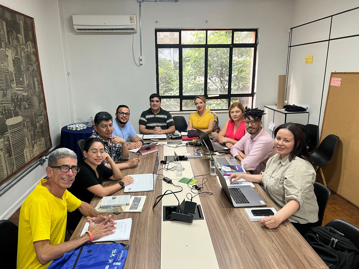Paquitodecuba's tweet photo. El Consejo Regional de #ILGALAC reunido en São Paulo, Brasil. Después de la covid-19 y más de dos años de trabajo virtual, nos dedicamos a agenda de trabajo sobre las perspectivas de la organización, desafíos para la región y también sobre Conferencia Regional en La Paz en
Abril https://t.co/Y1WsaArkST