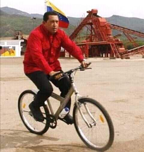 #Cuba Chávez Vive.