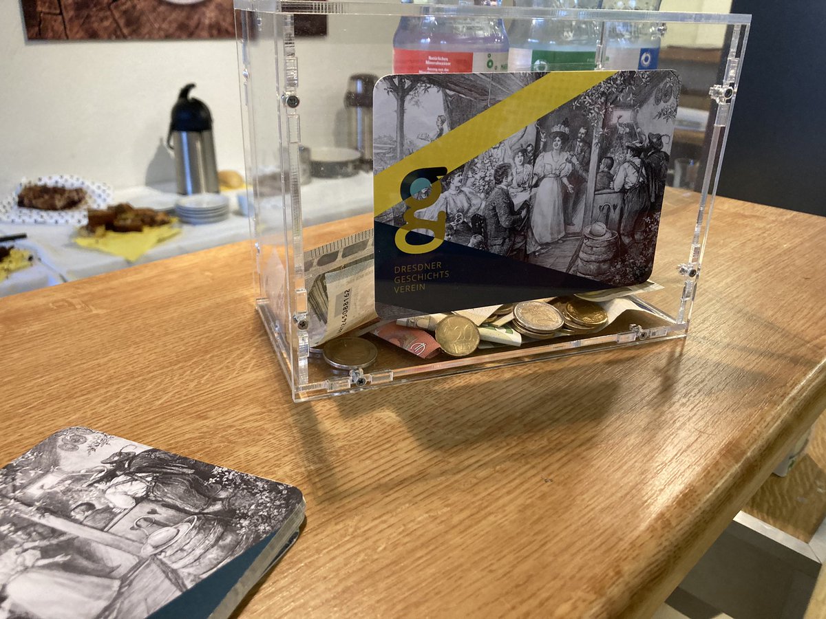 DDHefte's tweet photo. Die Spendenbox füllte sich beim #Kuchenbasar im Stadtmuseum. Viele Familien nutzten den Nachmittag, um das #Museum zu erkunden. Ich hatte mächtig zu tun bei der Ausgabe! Vielen Dank für Kuchenspenden & Spenden! #ehrenamt #MusumforKids https://t.co/NY4C58ukdZ