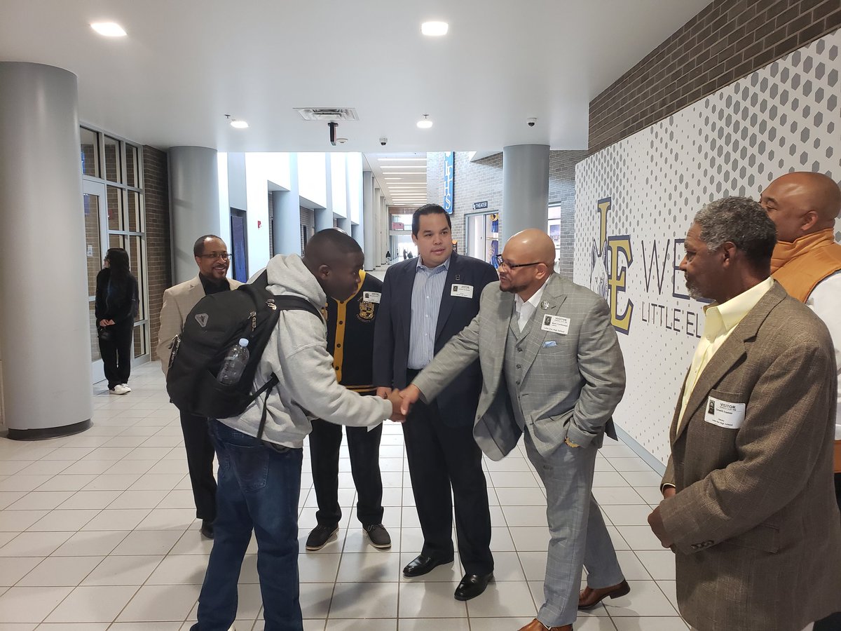 Congratulations to <a href="/LittleElmHS/">Little Elm HS</a> freshman Manfred-Lamont Tabe on winning an essay contest and being presented a $500 scholarship by the Sankofa Foundation and Alpha Phi Alpha Fraternity! We are #loboproud of you! <a href="/lecollegeready/">LE College Readiness</a> @LEHS_Principal #loboscollegebound