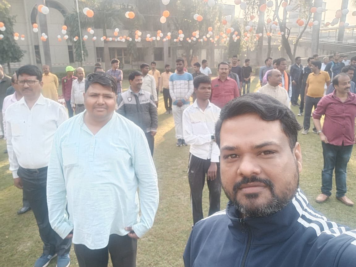 राष्ट्रीय स्वयंसेवक संघ द्वारा आयोजित होली मिलन कार्यक्रम में अपनी #आज़ादशाखा के साथियों के साथ आज के एकत्रीकरण कार्यक्रम में !