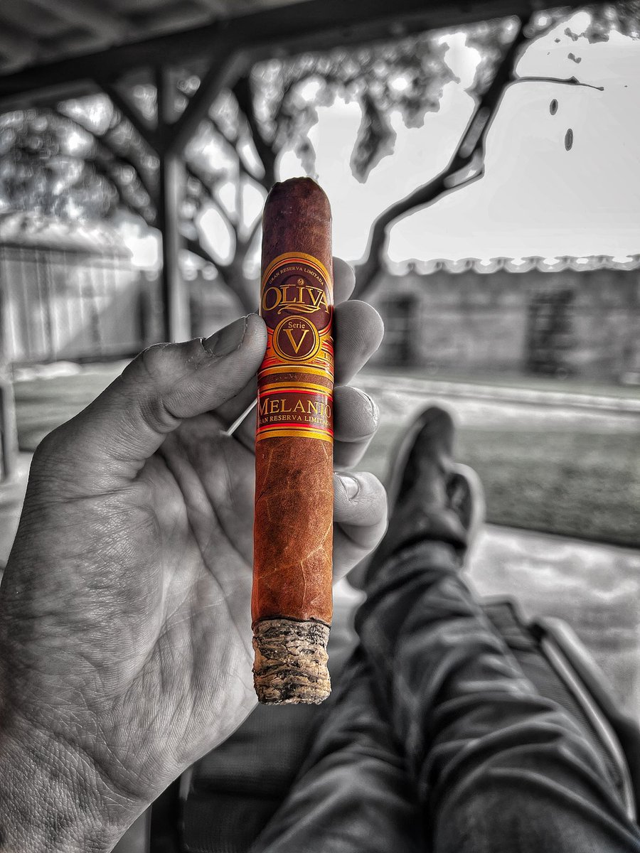 Hey @OlivaCigar why are you guys making your Serie V Melanios so damn good?!?! Always a favorite smoke! #cigar #pssita #smoke #cigars #cigarlife #smoking #nowsmoking #sunday @CigarAficMag @cigarsnobmag