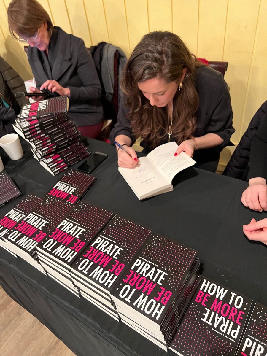 AlexandraBarke1's tweet photo. Wonderful to be with @MBALancaster students this week. Definitely lots of pirates in this crowd @BeMorePirate https://t.co/YCzKfcUznV