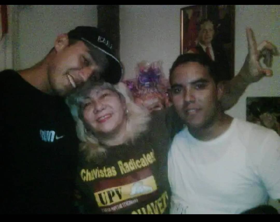JeanPierRangel's tweet photo. Chavistas Radicales siempre! #LinaRon #Madre #HugoChávez https://t.co/Svmz5HGNJh