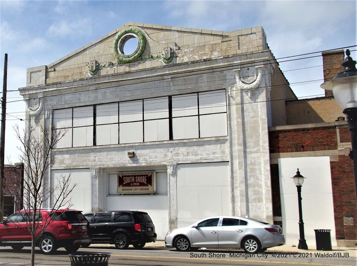 THE_BJBUTTONS's tweet photo. The former Michigan City IN South Shore Line #SSL #NICTD 11 st. passenger station. The building has been torn down altho the facade was saved, and currently its an empty lot waiting for redevelopment https://t.co/Wu24fUlV1H