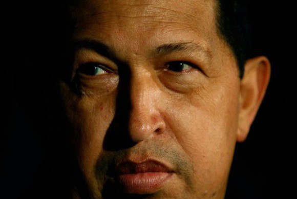 cubadebatecu's tweet photo. 🇻🇪🇨🇺 Con #Chávez a muchos nos pasa como con el padre o el amigo que la vida nos arrebató, pero que no dejamos ir del todo de nuestras vidas. Entonces lo traemos de vuelta una y otra vez, con cariño, en cuentos, imágenes, recuerdos…

📷 @fotoIsmaelito

🔗 https://t.co/25m65unR9W https://t.co/eh59Exw8Wp