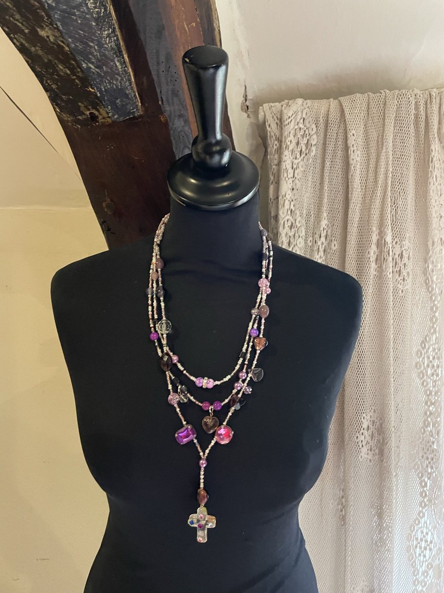fayrickwood's tweet photo. A wonderful handmade eclectic mix of favourites!
All completely handmade in Pilton Somerset.
Lots more colours available ❤️
#handmade #silkfred #321portobello #theartbank #amba #privatecommissions #Independents #INDIVIDUAL #uniquegifts #jewellery #kimono #sequins https://t.co/OXckGa61G1