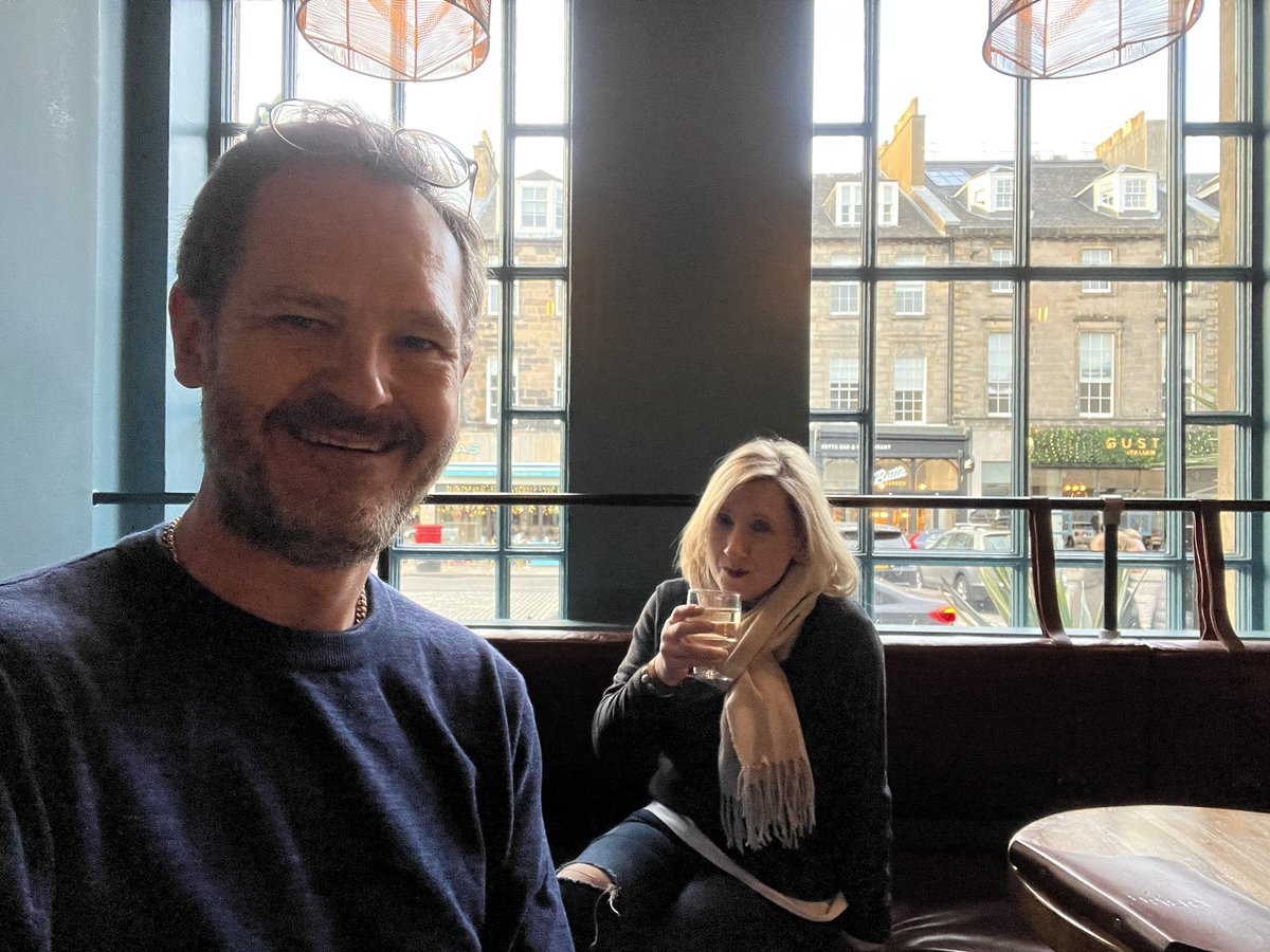 JeremyBuxton's tweet photo. In a bar in Edinburgh #SundayDrinking https://t.co/Des6TgzzY1