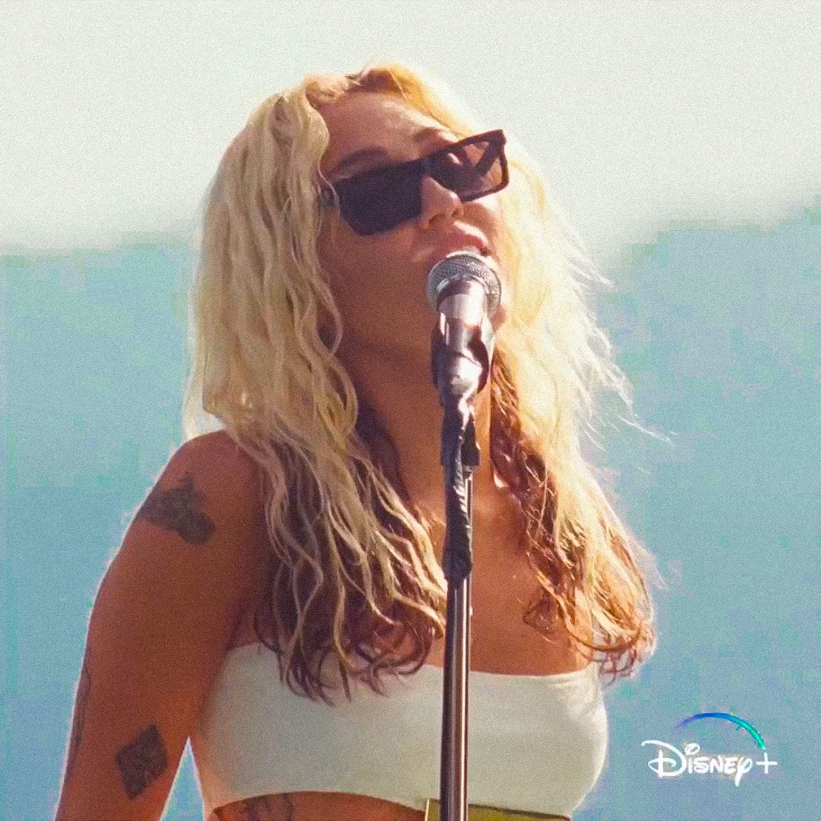 milesangels's tweet photo. miley cyrus la artista más versátil y talentosa de nuestra generación https://t.co/maqjREiiIu
