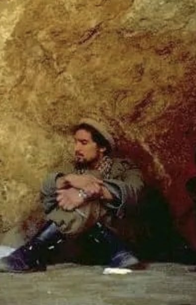 رمز آزادگی از خط مشی مسعود است 
وحدت و هم نظری از روش مسعود است 

ره ما راه طریق هدف مسعود است 
صف ما سنگر مردانه صف مسعود است
 N🗻R🗻F💚🤍🖤 #StandWithMassoud