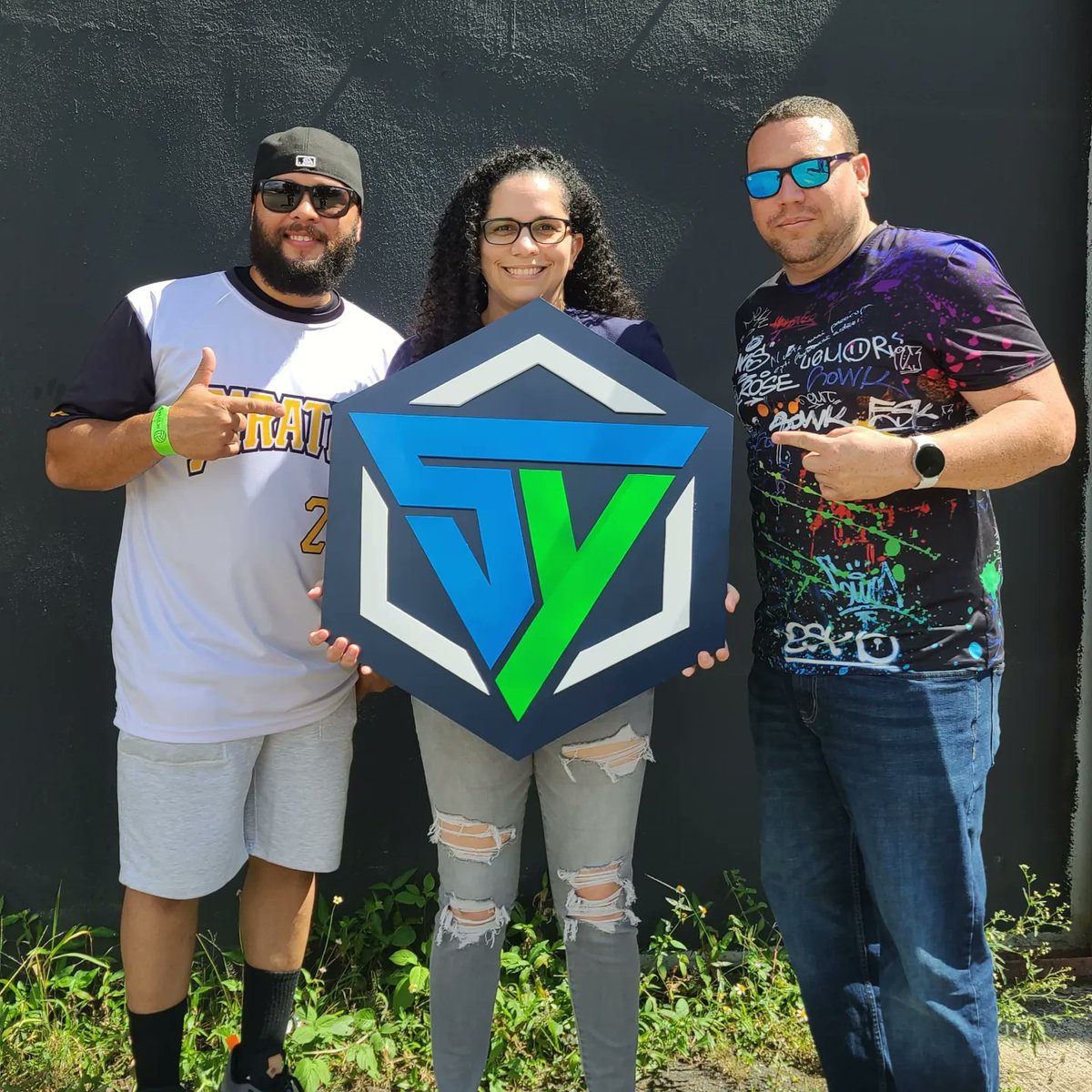 ElMafiosoGamer's tweet photo. Ayer hicimos entrega del premio mayor para el concurso de Tus Mejores Clips ¿Quien Sera Coronado El Mejor? En el cual @SuperYari_8 fue la ganadora y como ven escogio su logo echo por @Sebitongogaming 🔥
Muchas gracias a todos los que participaron y apoyaron este proyecto
#gamers https://t.co/UBobRv0sS7