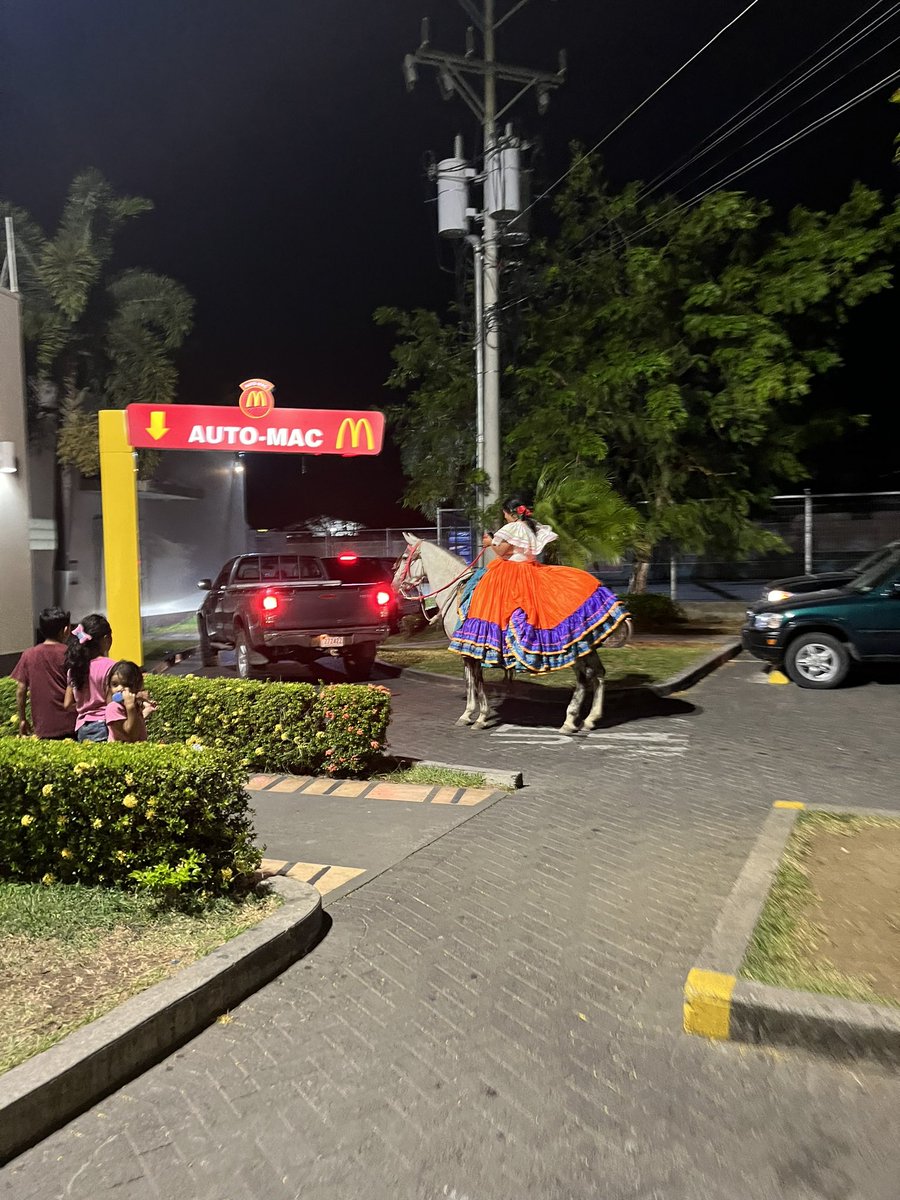 Aron_mdg's tweet photo. McDonalds de Guanacaste https://t.co/CLNGPSy3OW