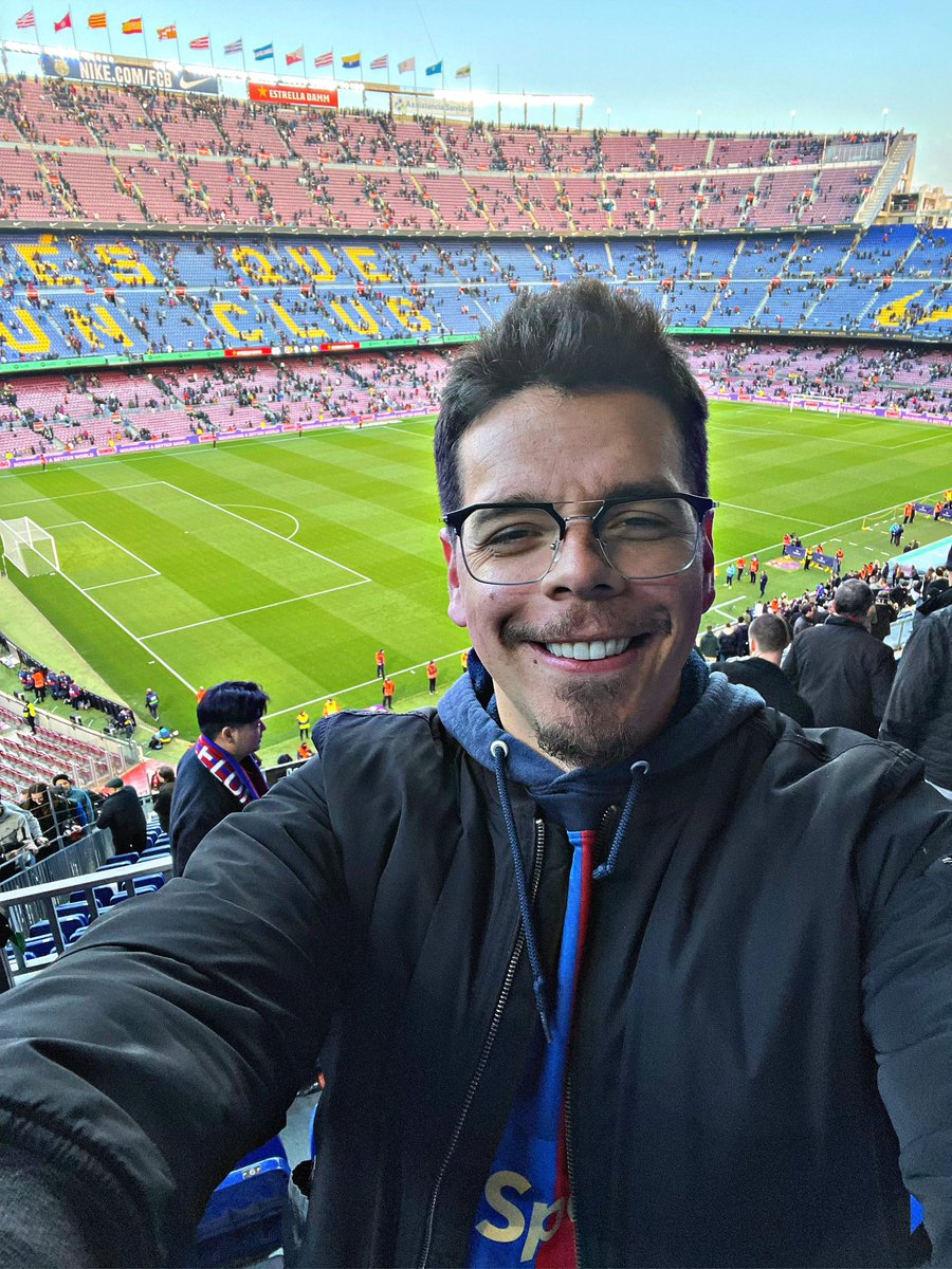 Tomapapa's tweet photo. Mi quinta vez viendo al @FCBarcelona en vivo en España. (Vs Atlético, Real Madrid, Espanyol, Inter (Champions) y Valencia). 

Tercera vez en el Camp Nou. 

Las 3 veces: victorias. 

Este sitio es mágico. Esta afición es espectacular. 

Amo este club. 

Visca Barça! https://t.co/Kz0vAWv8RZ