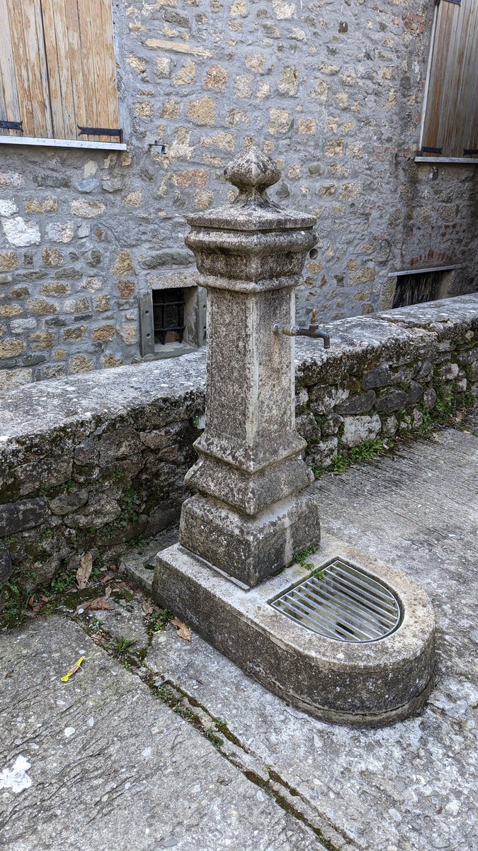 ale_canova's tweet photo. Il piccolo borgo di Aiola, la porta dei adesso ad un bellissimo bosco dove passeggiare è sempre rigenerante 🙂

#aiola #lunigiana #passeggiata #bosco #domenica #sundaymood https://t.co/yO62dkrEkB