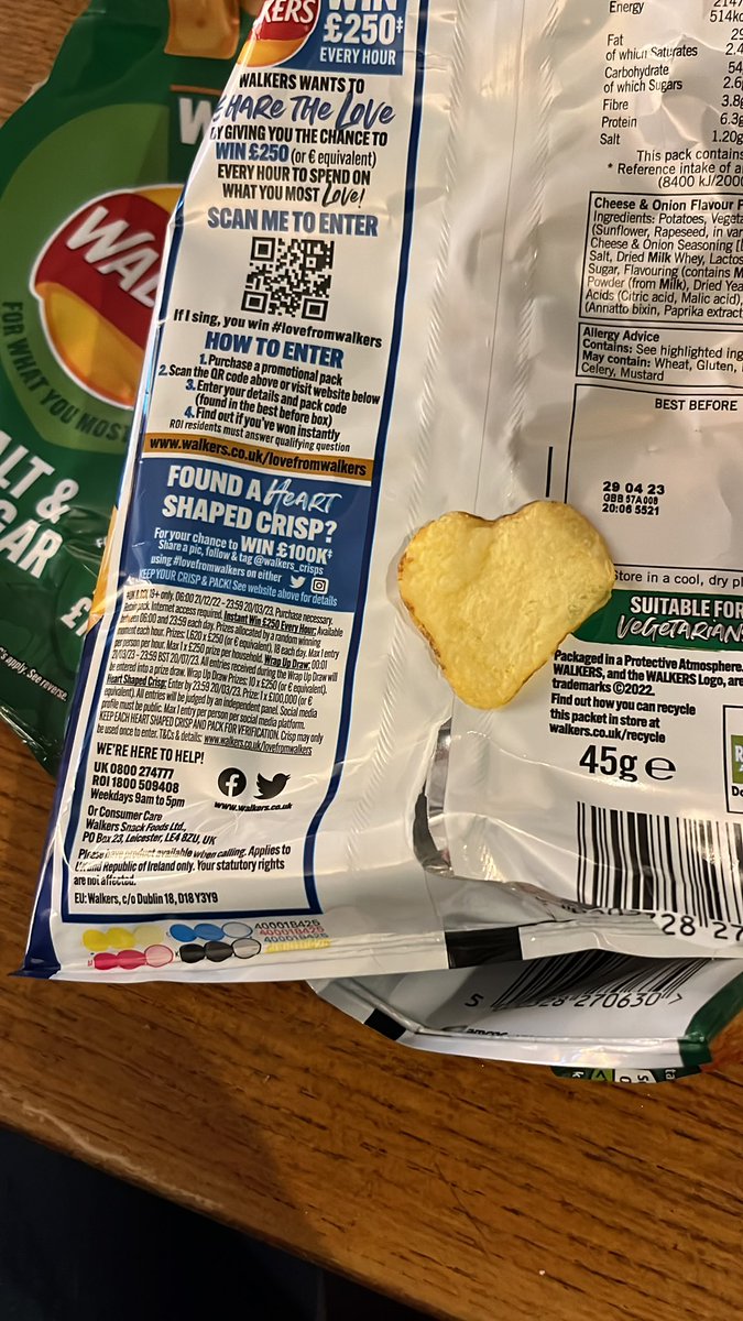 dec_mcdermott's tweet photo. @walkers_crisps #lovefromwalkers https://t.co/8Z9QycfA99