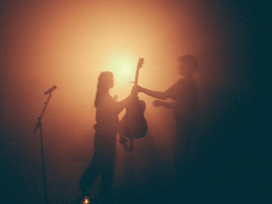 abramsjpg's tweet photo. it’s all about gracie abrams’ tour aesthetic! <3 https://t.co/pGRXnrpxk2