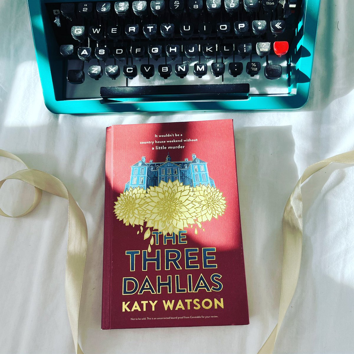 It’s a Sunday evening review of #TheThreeDahlias by @KWatsonAuthor @LittleBrownUK 

A joyous closed house murder mystery perfect for Agatha fans, and I’m hoping will get taken up for TV!

instagram.com/p/CpamDaqra4b/…