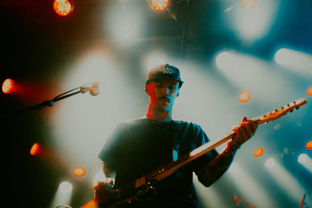 hayleyrFoto's tweet photo. some favourites from tour so far with @YoursTruly_Band, we have a day off today and then just two more shows left on the @youmeatsix run 💔 https://t.co/etDY3V70kI