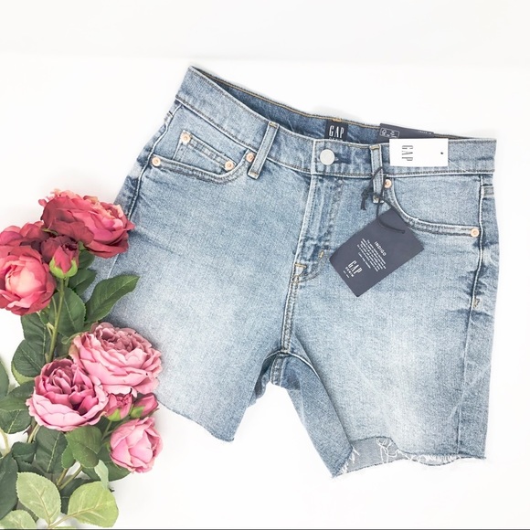 cprincern2's tweet photo. So good I had to share! Check out all the items I'm loving on @Poshmarkapp #poshmark #fashion #style #shopmycloset #express #sperry #gap: https://t.co/KJXt4wvGfB https://t.co/peWpnV0BKZ
